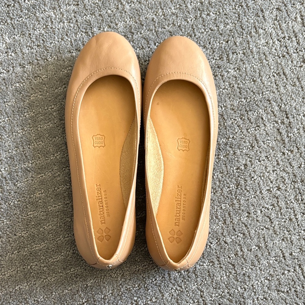 Naturalizer Women's Beige Loafers